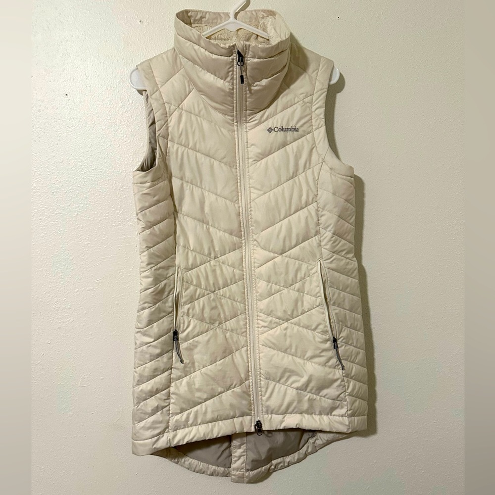 Women’s Columbia off white high low vest.